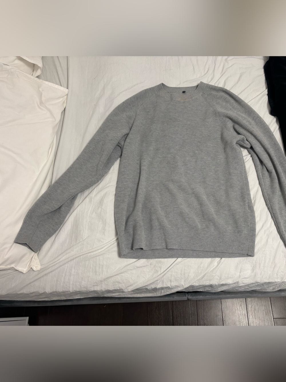 Uniqlo Light Gray Ribbed Crewneck Sweater